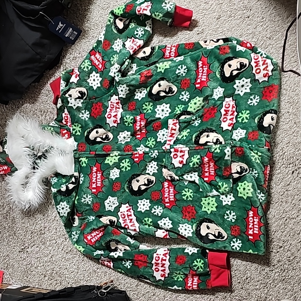 🎄 ELF onesie New without tags 💚
